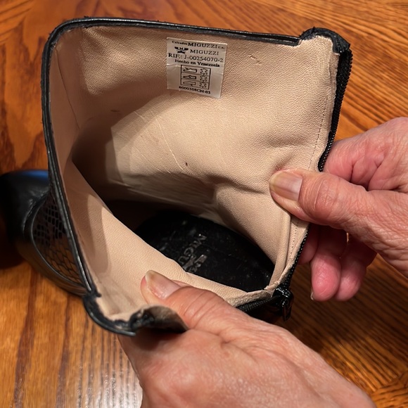 Miguzzi heel boots. Black Snakeskin design. Size 39 - Picture 4 of 6